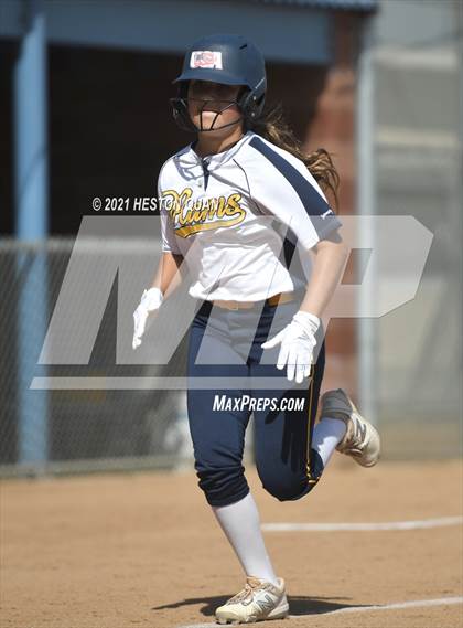 Thumbnail 1 in Canyon @ Millikan photogallery.
