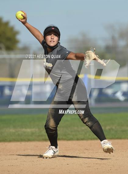 Thumbnail 1 in Canyon @ Millikan photogallery.