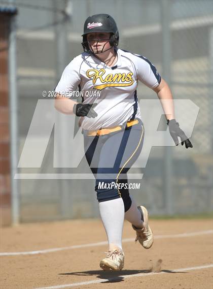 Thumbnail 1 in Canyon @ Millikan photogallery.