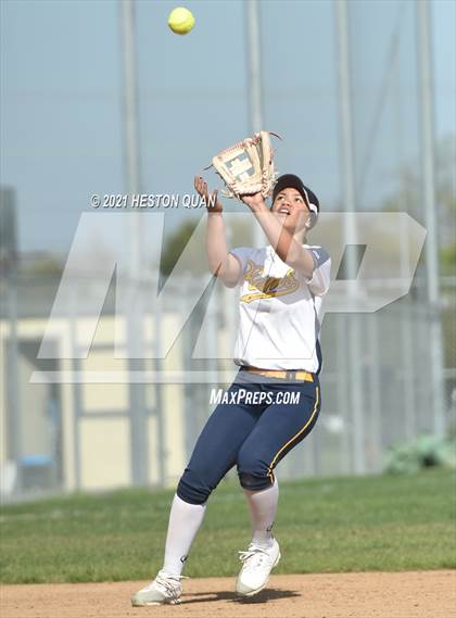 Thumbnail 2 in Canyon @ Millikan photogallery.