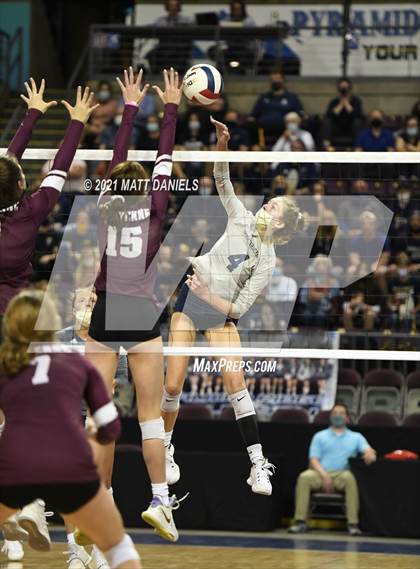 Thumbnail 2 in Cheyenne Mountain vs. Palmer Ridge (CHSAA 4A Semifinal) photogallery.
