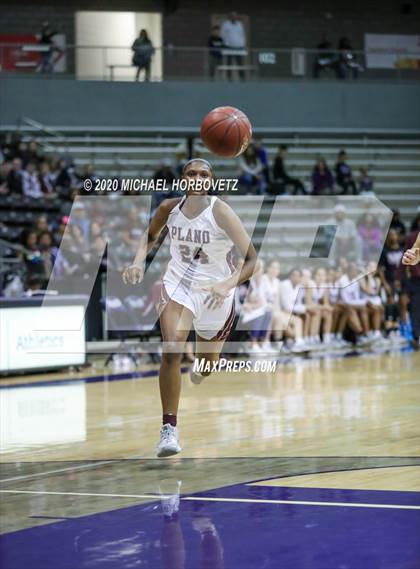 Thumbnail 2 in Vista Ridge vs. Plano (UIL 6A Regional Semifinal Playoff) photogallery.