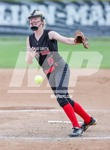 Thumbnail 1 in Iowa City vs Center Point-Urbana (Linn-Mar / Alburnett Tournament) photogallery.