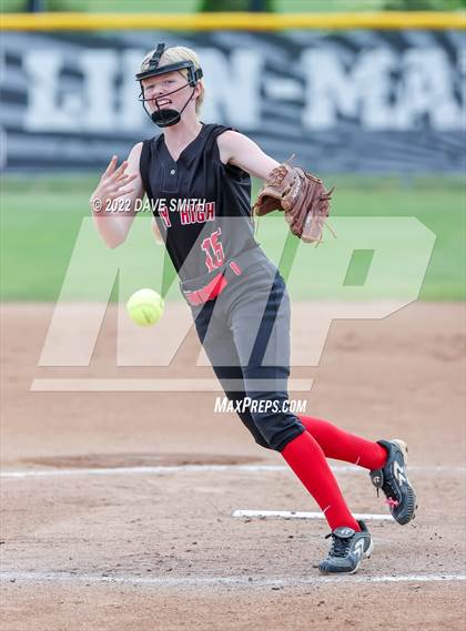 Thumbnail 2 in Iowa City vs Center Point-Urbana (Linn-Mar / Alburnett Tournament) photogallery.