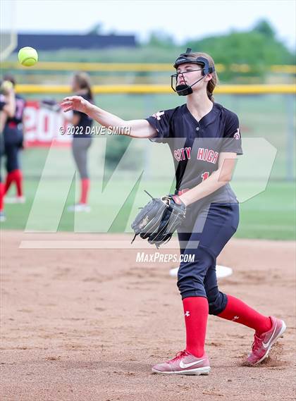 Thumbnail 2 in Iowa City vs Center Point-Urbana (Linn-Mar / Alburnett Tournament) photogallery.