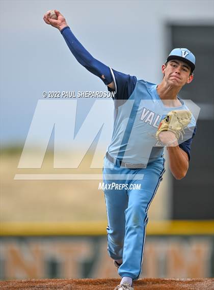Thumbnail 2 in Legend vs. Valor Christian - CHSAA 5A Region 3 Game photogallery.