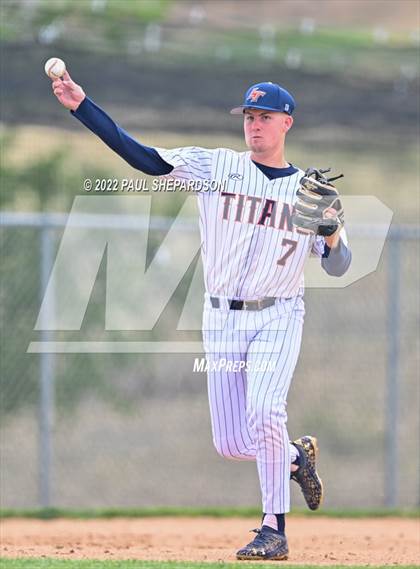 Thumbnail 2 in Legend vs. Valor Christian - CHSAA 5A Region 3 Game photogallery.
