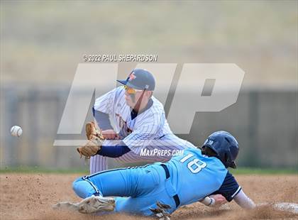 Thumbnail 2 in Legend vs. Valor Christian - CHSAA 5A Region 3 Game photogallery.