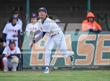 Thumbnail 2 in Legend vs. Valor Christian - CHSAA 5A Region 3 Game photogallery.