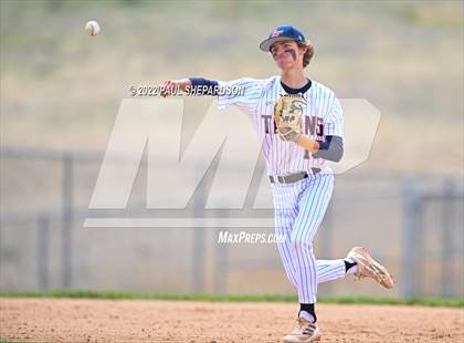 Thumbnail 3 in Legend vs. Valor Christian - CHSAA 5A Region 3 Game photogallery.
