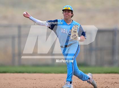 Thumbnail 2 in Legend vs. Valor Christian - CHSAA 5A Region 3 Game photogallery.
