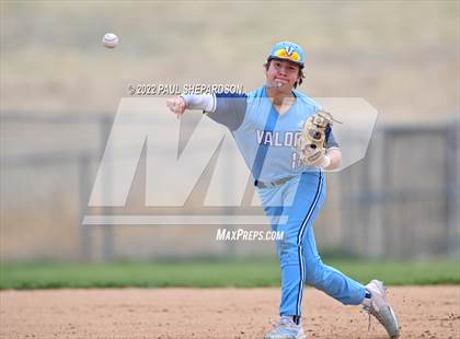 Thumbnail 3 in Legend vs. Valor Christian - CHSAA 5A Region 3 Game photogallery.