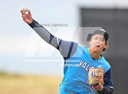 Thumbnail 3 in Legend vs. Valor Christian - CHSAA 5A Region 3 Game photogallery.