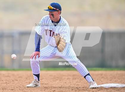 Thumbnail 2 in Legend vs. Valor Christian - CHSAA 5A Region 3 Game photogallery.