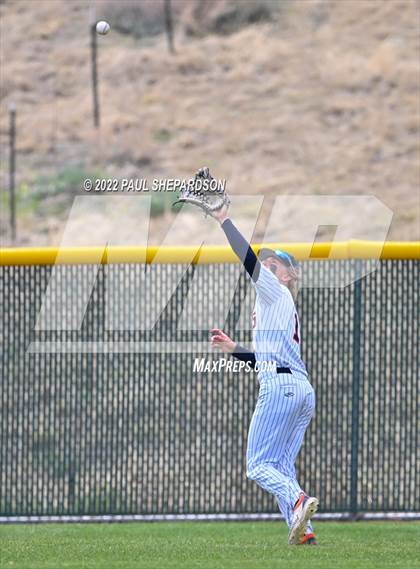 Thumbnail 3 in Legend vs. Valor Christian - CHSAA 5A Region 3 Game photogallery.