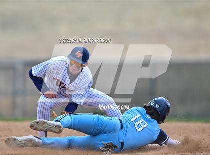 Thumbnail 2 in Legend vs. Valor Christian - CHSAA 5A Region 3 Game photogallery.