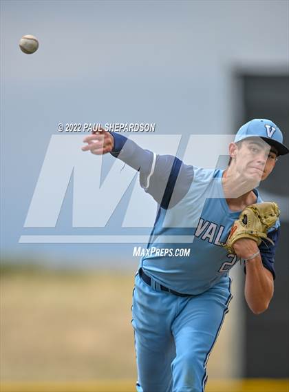 Thumbnail 3 in Legend vs. Valor Christian - CHSAA 5A Region 3 Game photogallery.