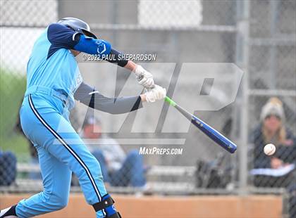 Thumbnail 3 in Legend vs. Valor Christian - CHSAA 5A Region 3 Game photogallery.