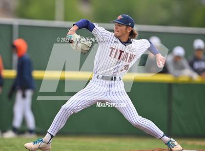 Thumbnail 3 in Legend vs. Valor Christian - CHSAA 5A Region 3 Game photogallery.
