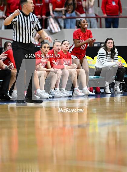 Thumbnail 1 in Valor Christian vs. Regis Jesuit (CHSAA 6A State Final) photogallery.