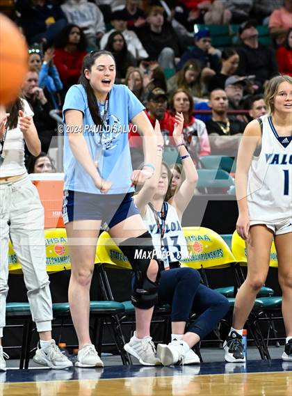 Thumbnail 3 in Valor Christian vs. Regis Jesuit (CHSAA 6A State Final) photogallery.