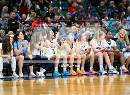 Thumbnail 1 in Valor Christian vs. Regis Jesuit (CHSAA 6A State Final) photogallery.