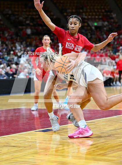 Thumbnail 2 in Valor Christian vs. Regis Jesuit (CHSAA 6A State Final) photogallery.
