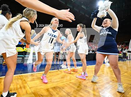 Thumbnail 1 in Valor Christian vs. Regis Jesuit (CHSAA 6A State Final) photogallery.