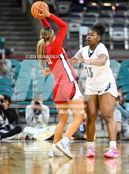 Thumbnail 1 in Valor Christian vs. Regis Jesuit (CHSAA 6A State Final) photogallery.