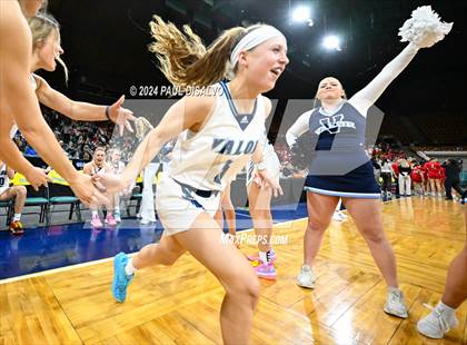 Thumbnail 2 in Valor Christian vs. Regis Jesuit (CHSAA 6A State Final) photogallery.