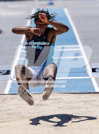 Thumbnail 2 in CIF Southern Section Division 1 Prelims photogallery.