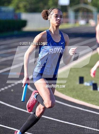 Thumbnail 2 in Dog Pound Invitational (4x200M) photogallery.