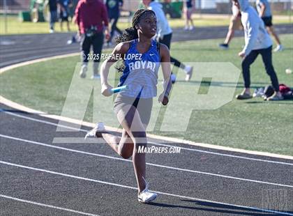 Thumbnail 1 in Dog Pound Invitational (4x200M) photogallery.