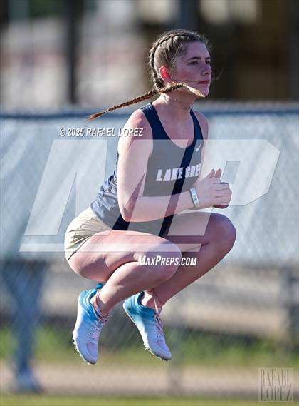 Thumbnail 2 in Dog Pound Invitational (4x200M) photogallery.