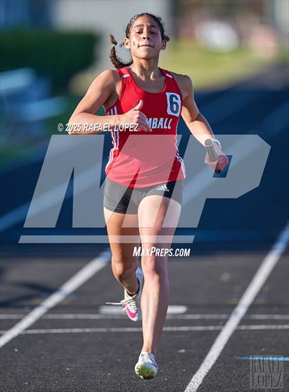 Thumbnail 1 in Dog Pound Invitational (4x200M) photogallery.