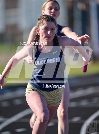 Thumbnail 2 in Dog Pound Invitational (4x200M) photogallery.