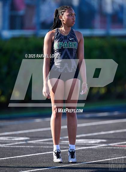 Thumbnail 3 in Dog Pound Invitational (4x200M) photogallery.
