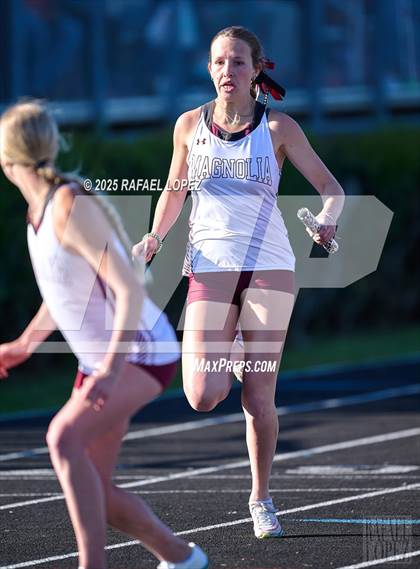 Thumbnail 3 in Dog Pound Invitational (4x200M) photogallery.