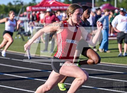 Thumbnail 2 in Dog Pound Invitational (4x200M) photogallery.