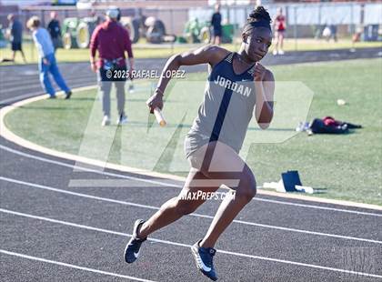 Thumbnail 1 in Dog Pound Invitational (4x200M) photogallery.