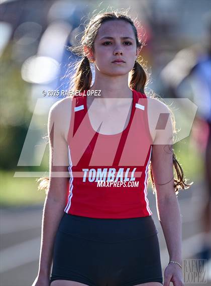 Thumbnail 2 in Dog Pound Invitational (4x200M) photogallery.