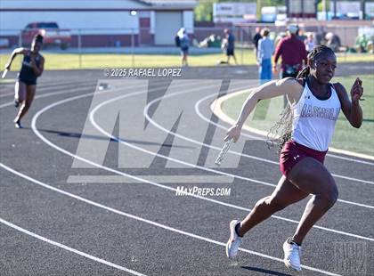 Thumbnail 3 in Dog Pound Invitational (4x200M) photogallery.