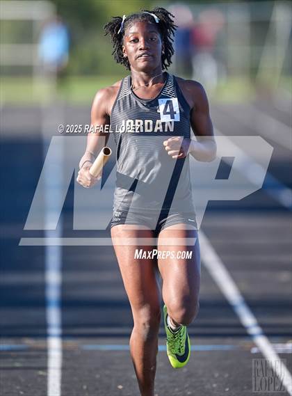 Thumbnail 3 in Dog Pound Invitational (4x200M) photogallery.