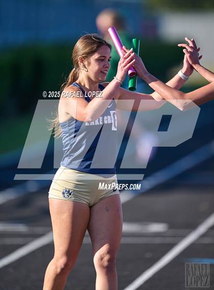 Thumbnail 1 in Dog Pound Invitational (4x200M) photogallery.