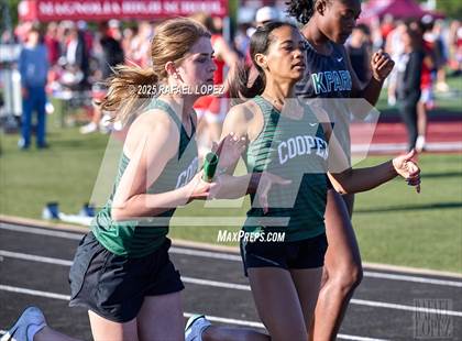 Thumbnail 1 in Dog Pound Invitational (4x200M) photogallery.