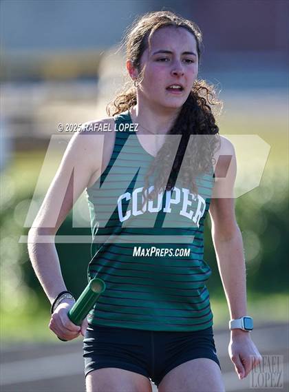 Thumbnail 3 in Dog Pound Invitational (4x200M) photogallery.