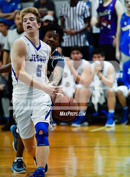 Thumbnail 2 in Calvary Christian @ Jesuit photogallery.