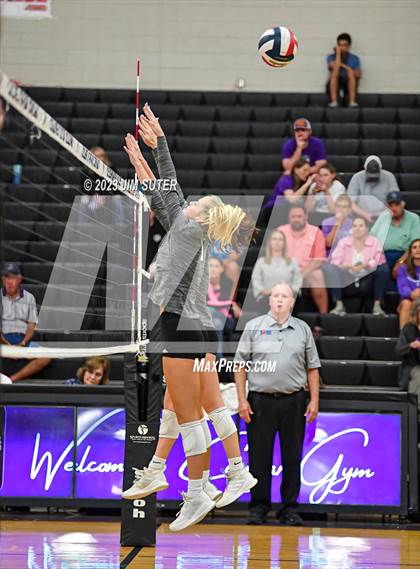 Thumbnail 1 in College Station vs Lake Creek photogallery.