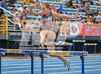 Thumbnail 2 in NCHSAA 1A/4A Track & Field Championship photogallery.