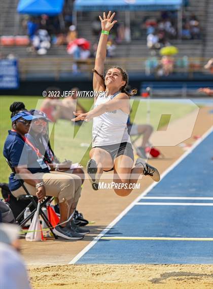 Thumbnail 1 in NCHSAA 1A/4A Track & Field Championship photogallery.